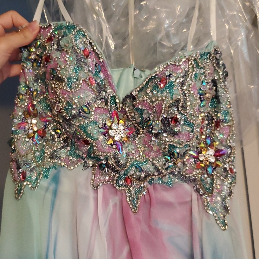 Prom dress - Picture 2 of 5